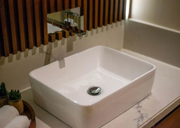 Stunning 2br With Plunge Pool - Rooftop Sea Views *